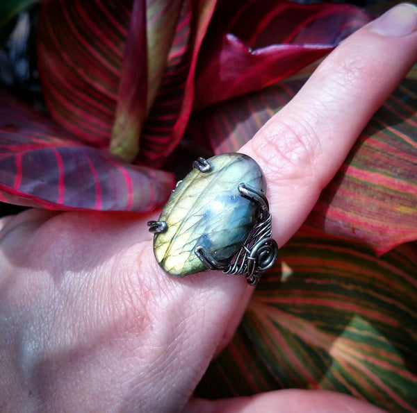 "Bruja" Wire Wrapped Labradorite Ring