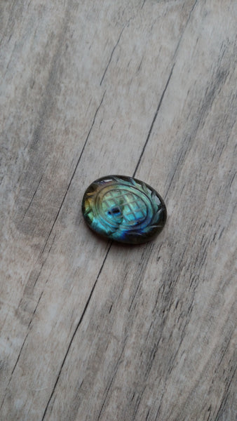 Oval rainbow Labradorite etched cabochon